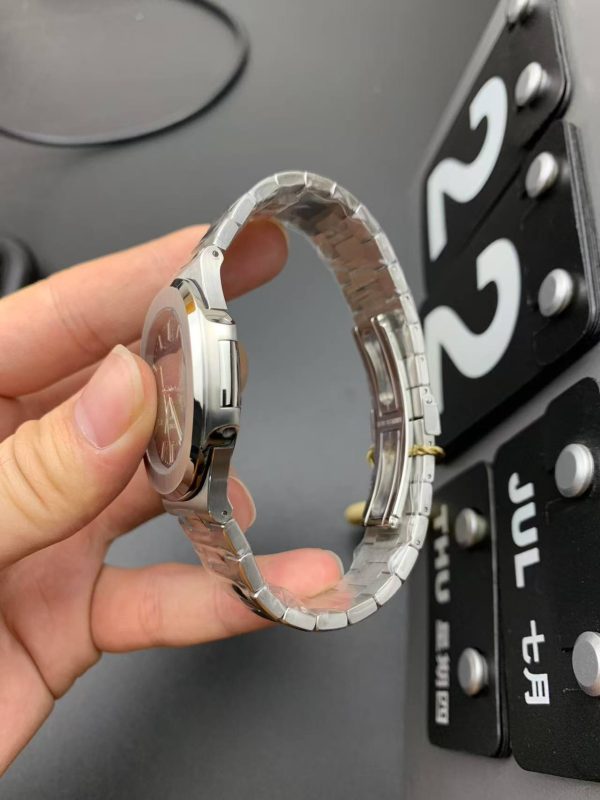 Replica Patek Philippe Nautilus 5711 PF Factory V2 Blue Dial - Image 3
